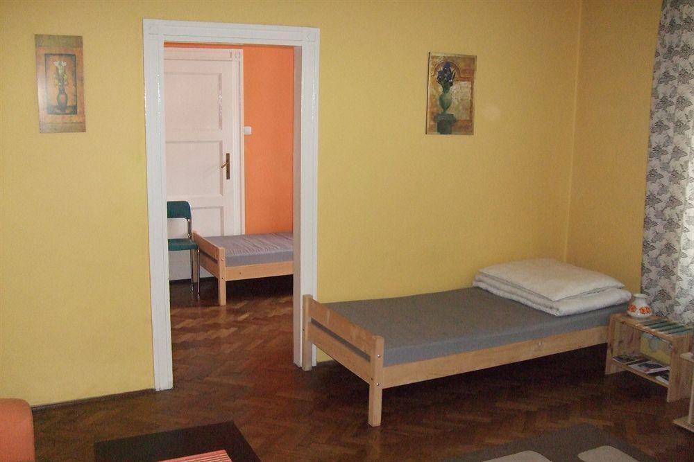Old Walls Hostel คราคูฟ ภายนอก รูปภาพ