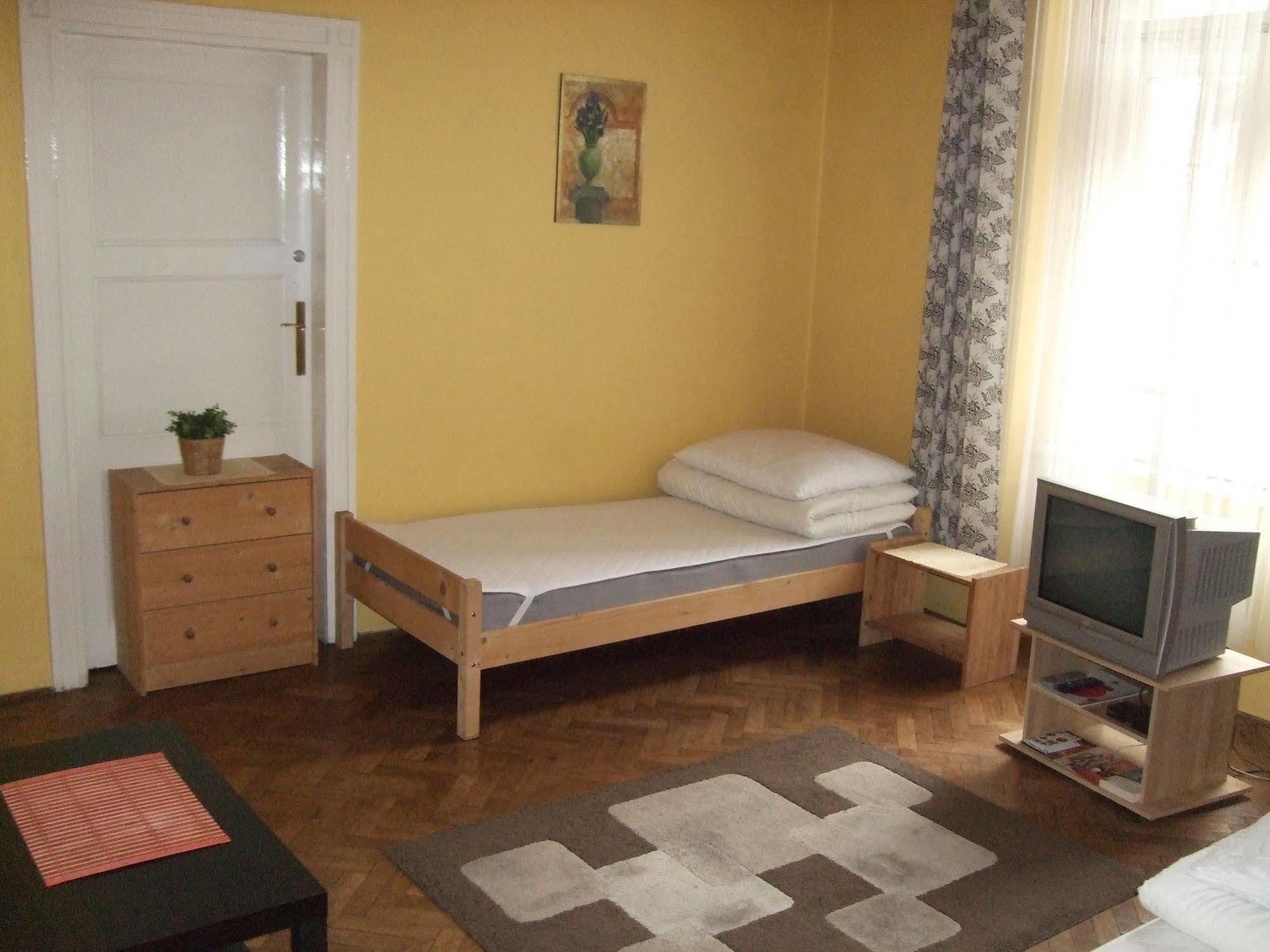Old Walls Hostel คราคูฟ ภายนอก รูปภาพ