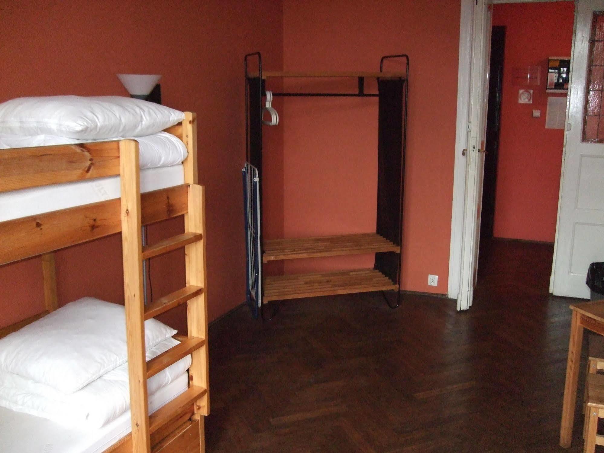 Old Walls Hostel คราคูฟ ภายนอก รูปภาพ