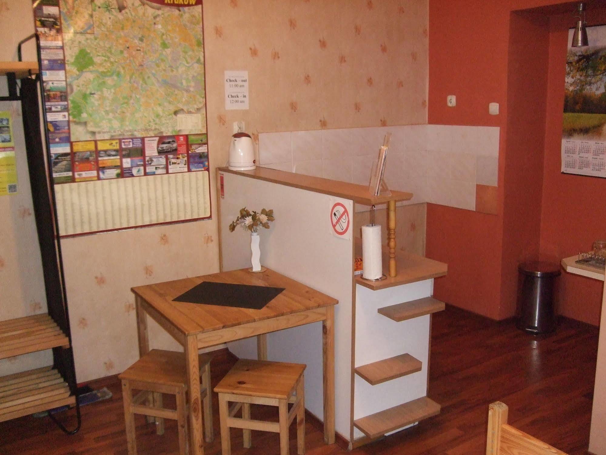 Old Walls Hostel คราคูฟ ภายนอก รูปภาพ