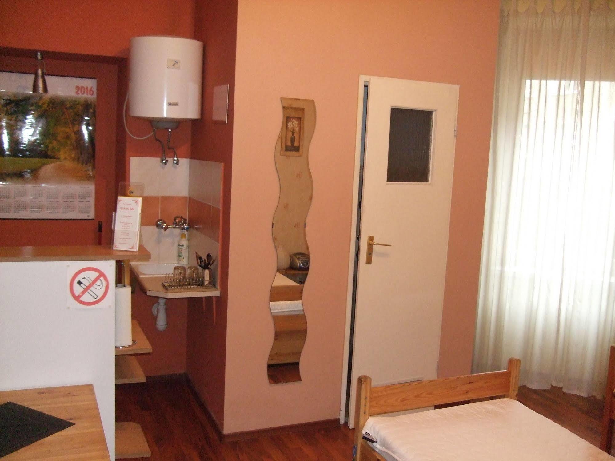 Old Walls Hostel คราคูฟ ภายนอก รูปภาพ