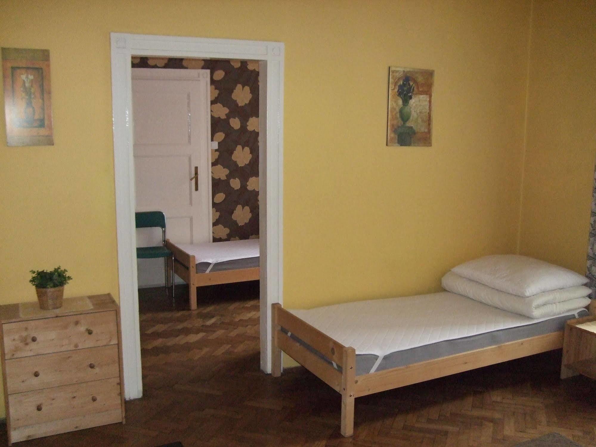 Old Walls Hostel คราคูฟ ภายนอก รูปภาพ