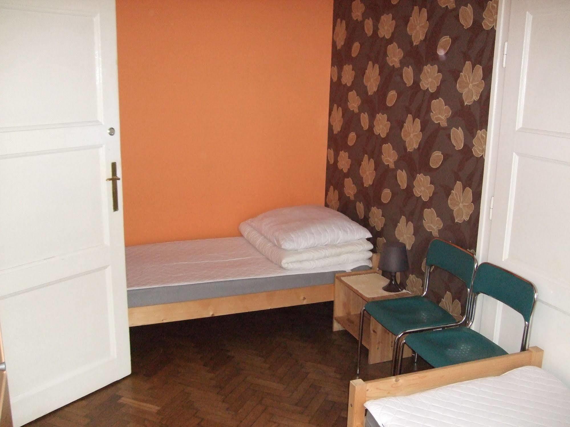 Old Walls Hostel คราคูฟ ภายนอก รูปภาพ