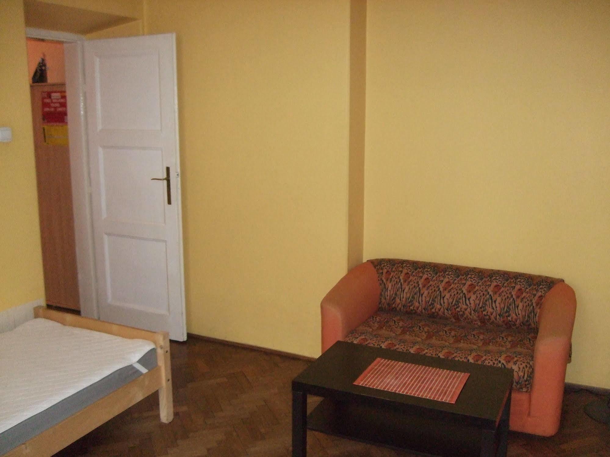 Old Walls Hostel คราคูฟ ภายนอก รูปภาพ