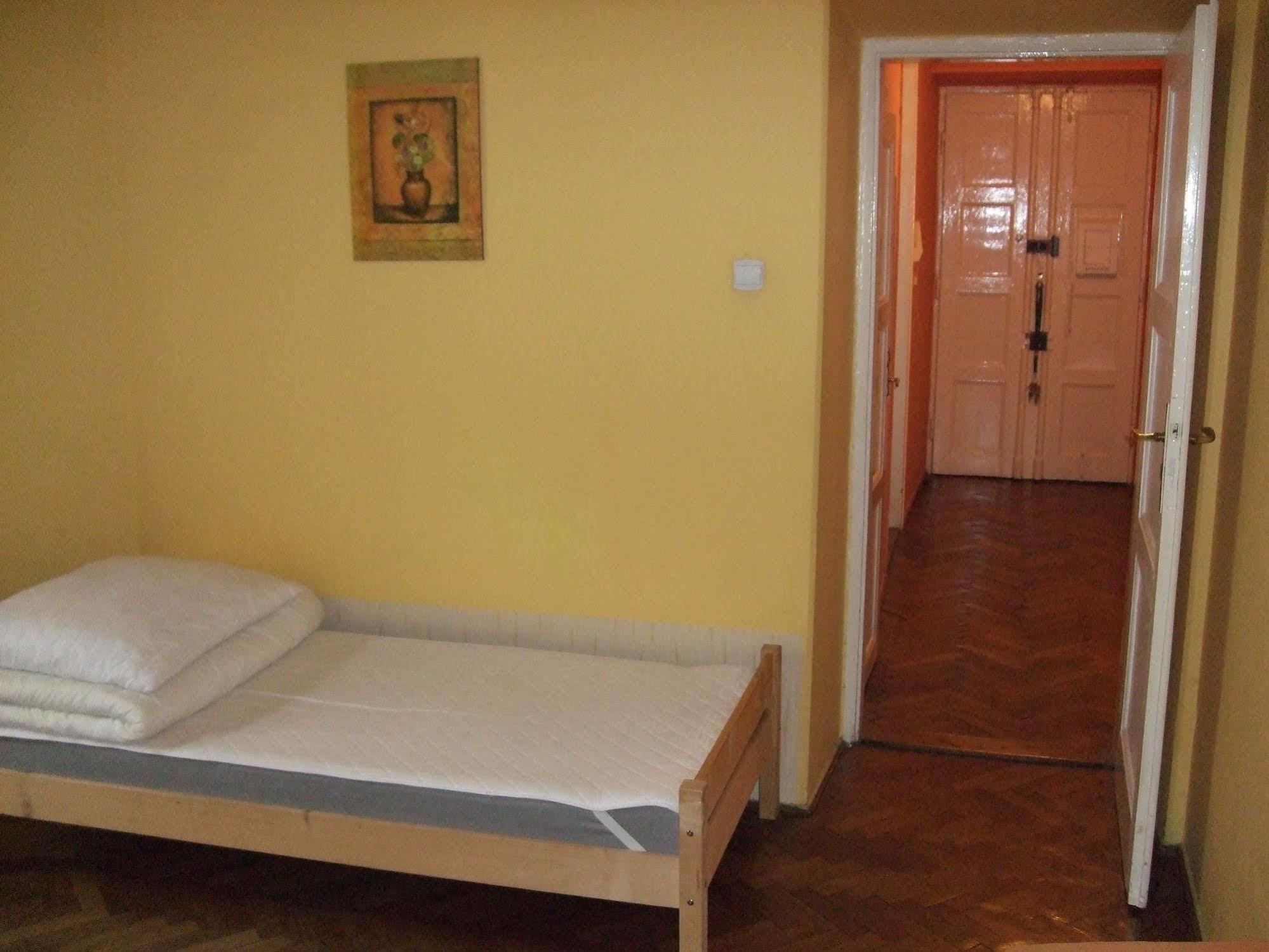 Old Walls Hostel คราคูฟ ภายนอก รูปภาพ