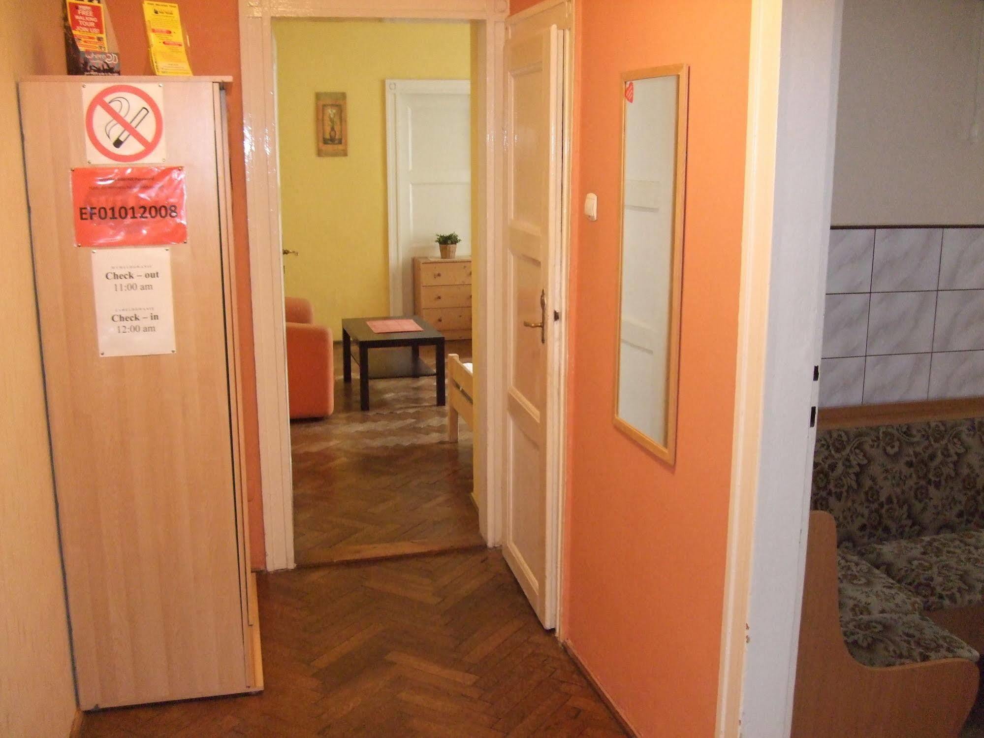 Old Walls Hostel คราคูฟ ภายนอก รูปภาพ