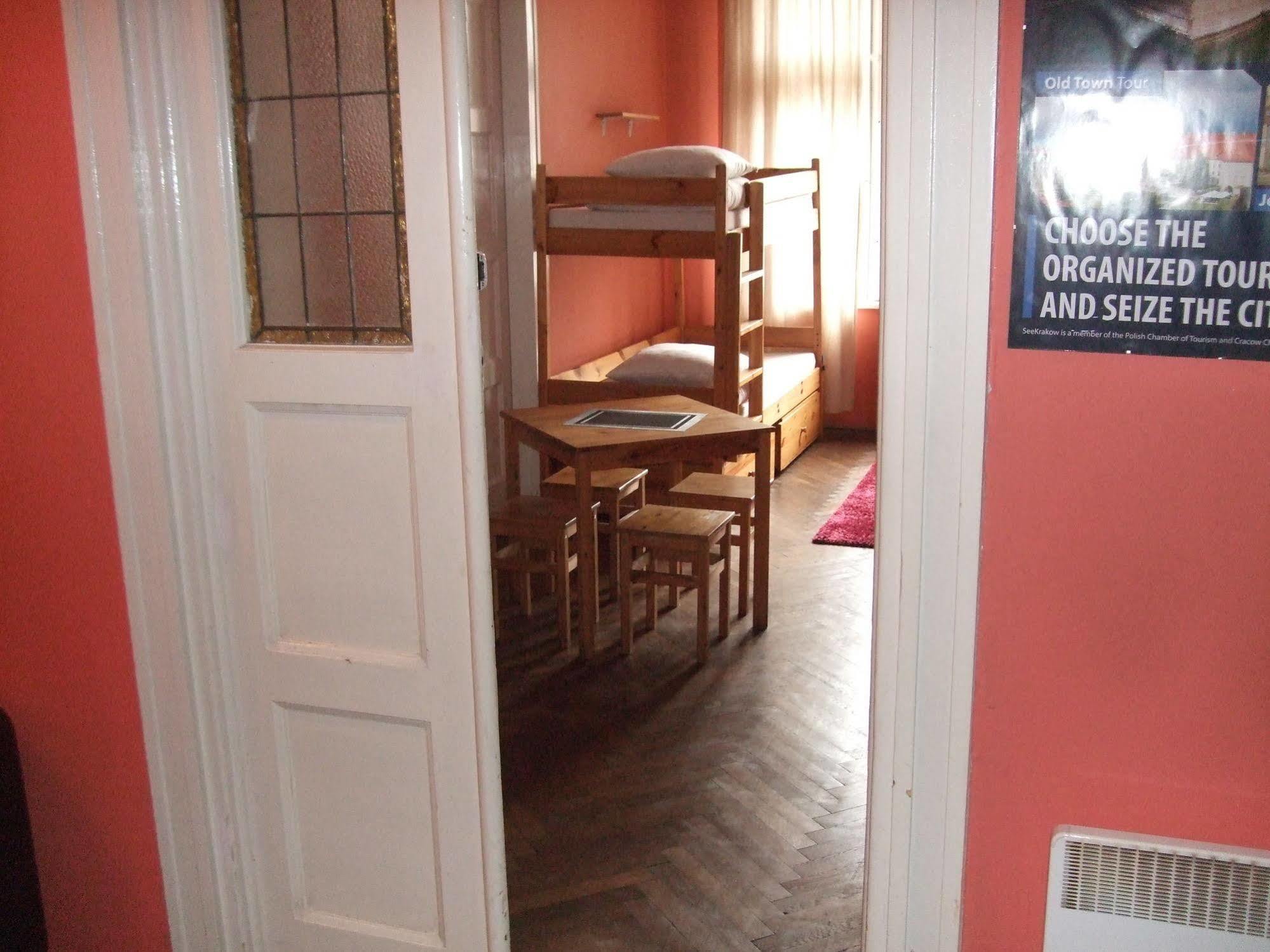 Old Walls Hostel คราคูฟ ภายนอก รูปภาพ