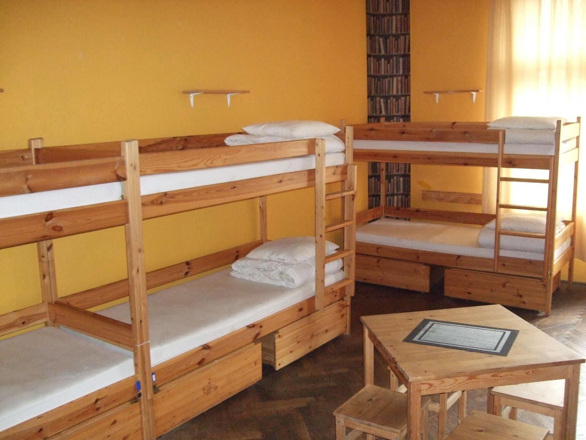 Old Walls Hostel คราคูฟ ภายนอก รูปภาพ