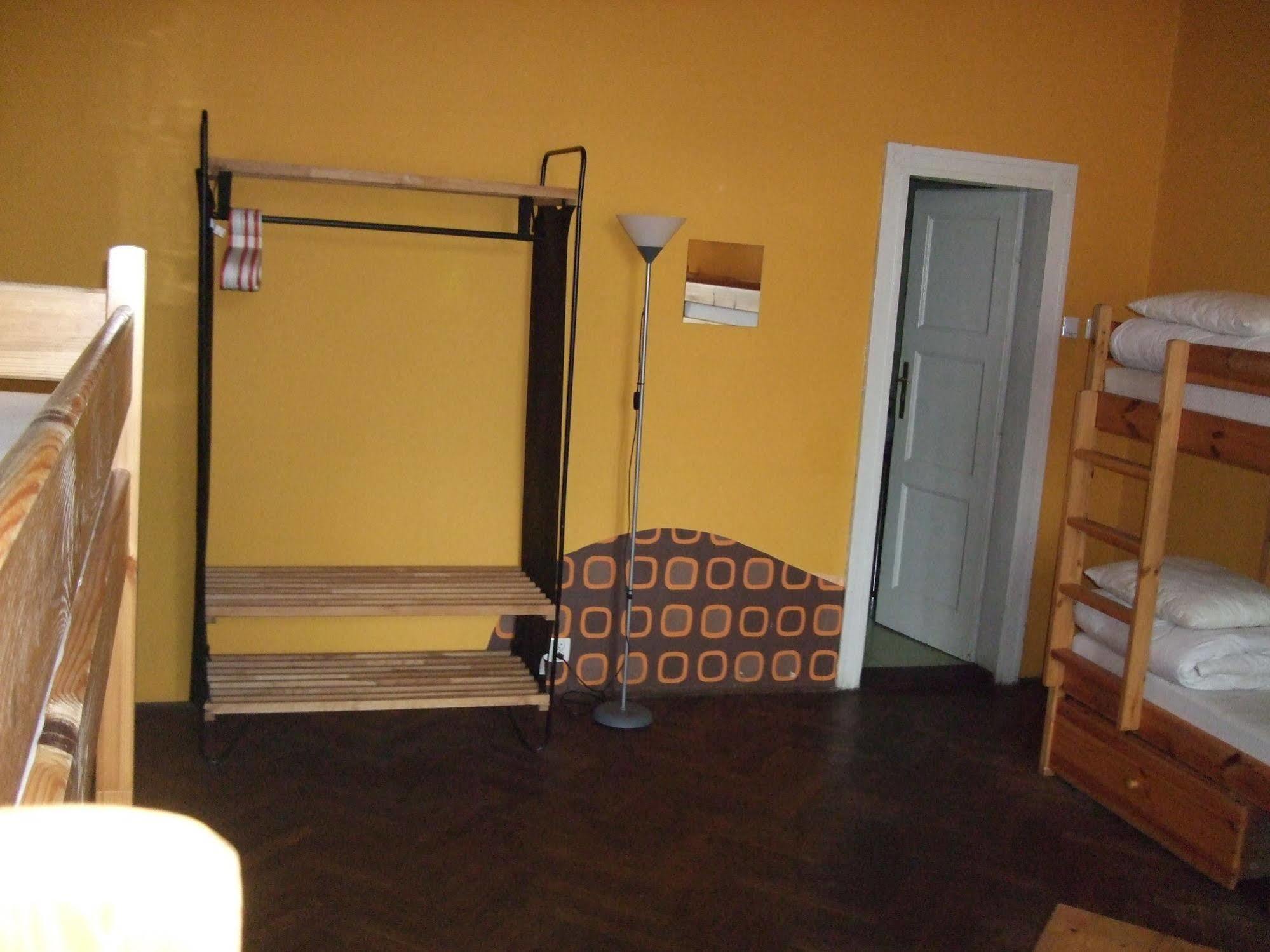 Old Walls Hostel คราคูฟ ภายนอก รูปภาพ